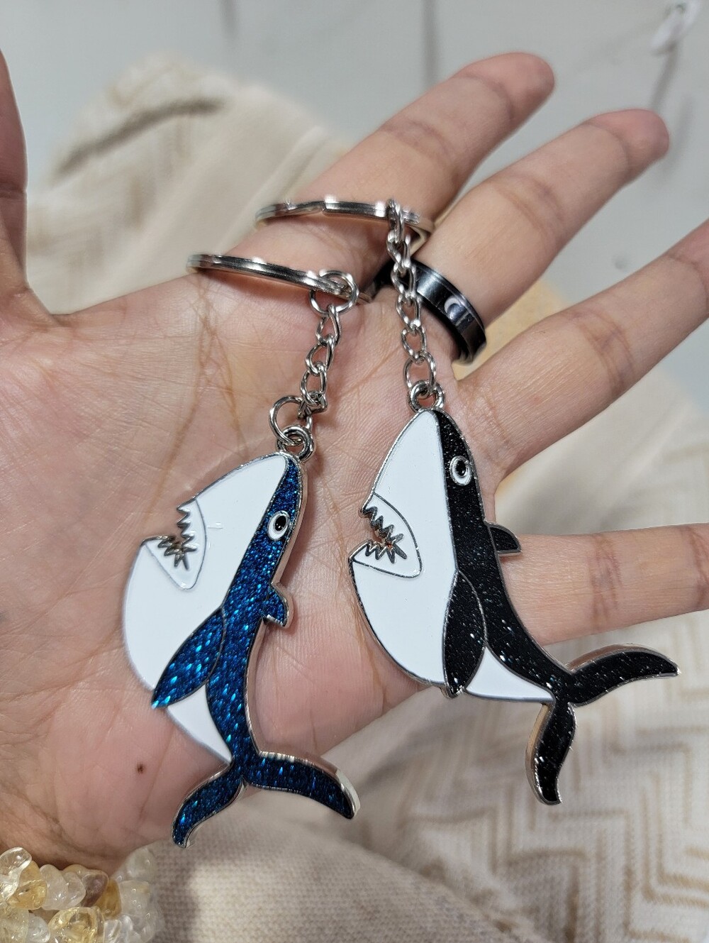 2pcs Shark Glitter Keychain Set - Blue & Black